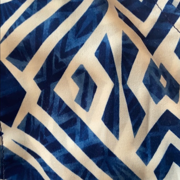 Blue and white patterned summer drawstring shorts - Picture 2 of 3